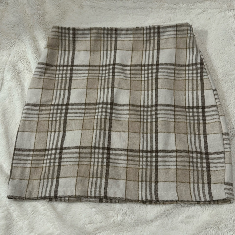 Shine plaid skirt about mid thigh